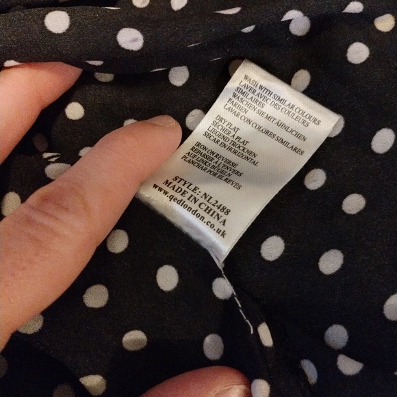 QED London Off Shoulder Peplum Top - Picture 3 of 3